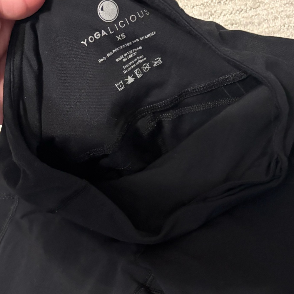 Yogalicious Black Leggings Capri XS - Picture 2 of 6
